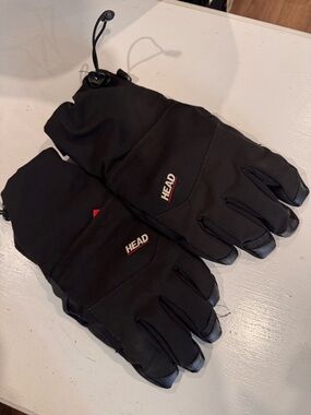 HEAD Black Ski Gloves with White Logo and Red Tag